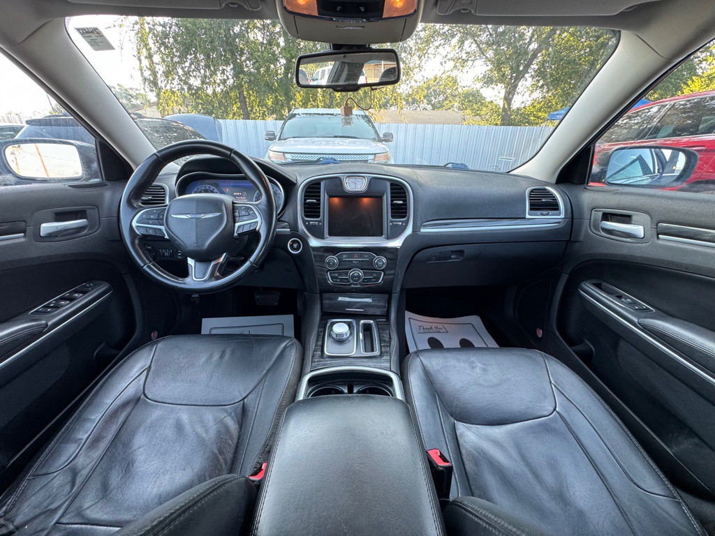 2015 Chrysler 300 Image 5