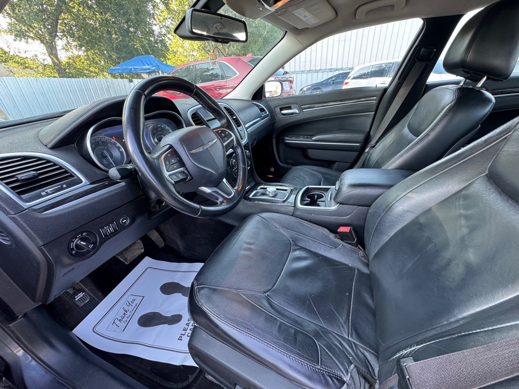 2015 Chrysler 300 Image 6