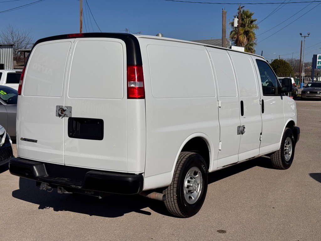 2019 Chevrolet Express Image 4