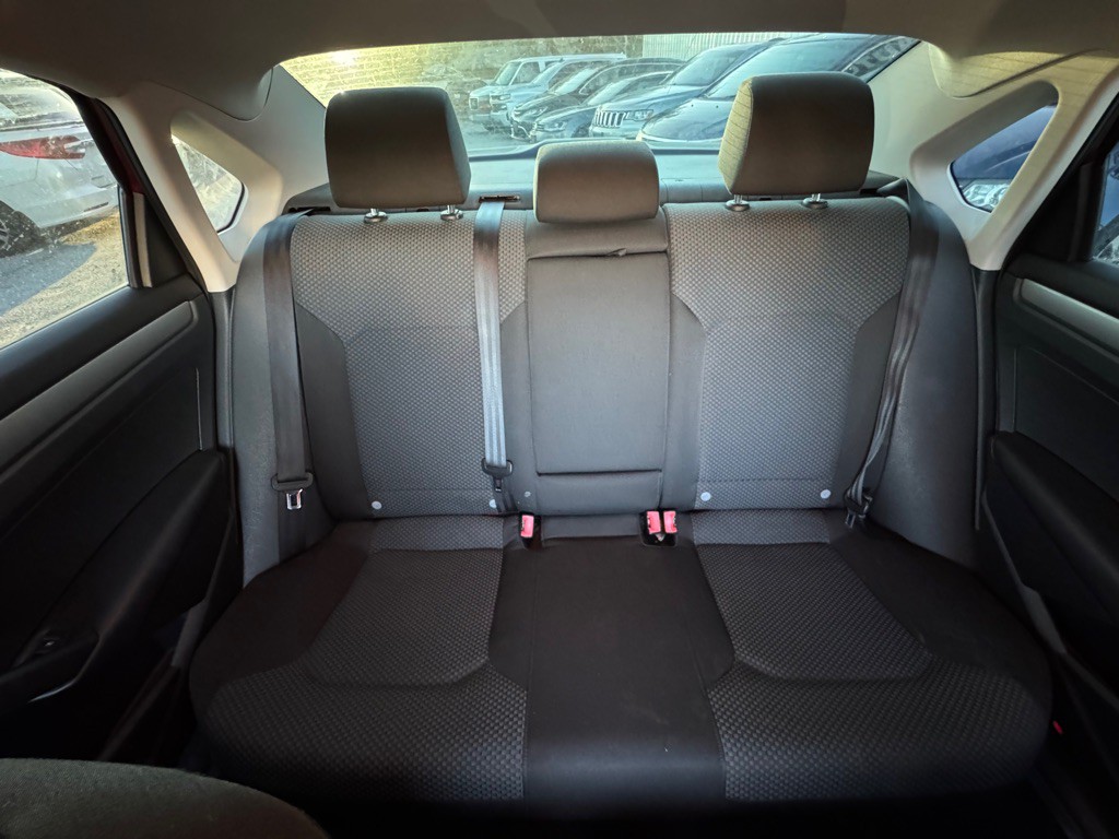 2015 Volkswagen Passat Image 9