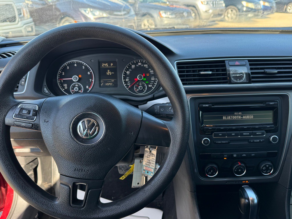 2015 Volkswagen Passat Image 15