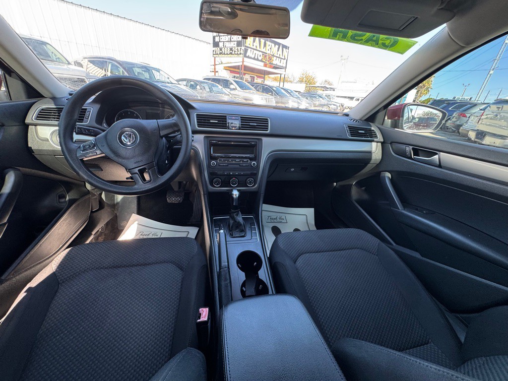 2015 Volkswagen Passat Image 16