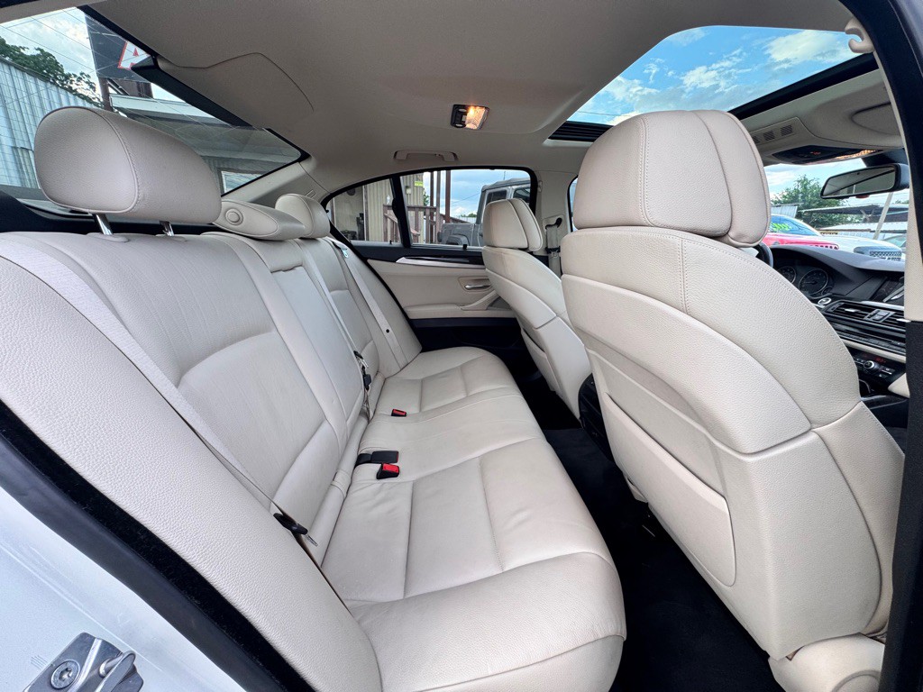 2011 BMW 5 Series Image 9