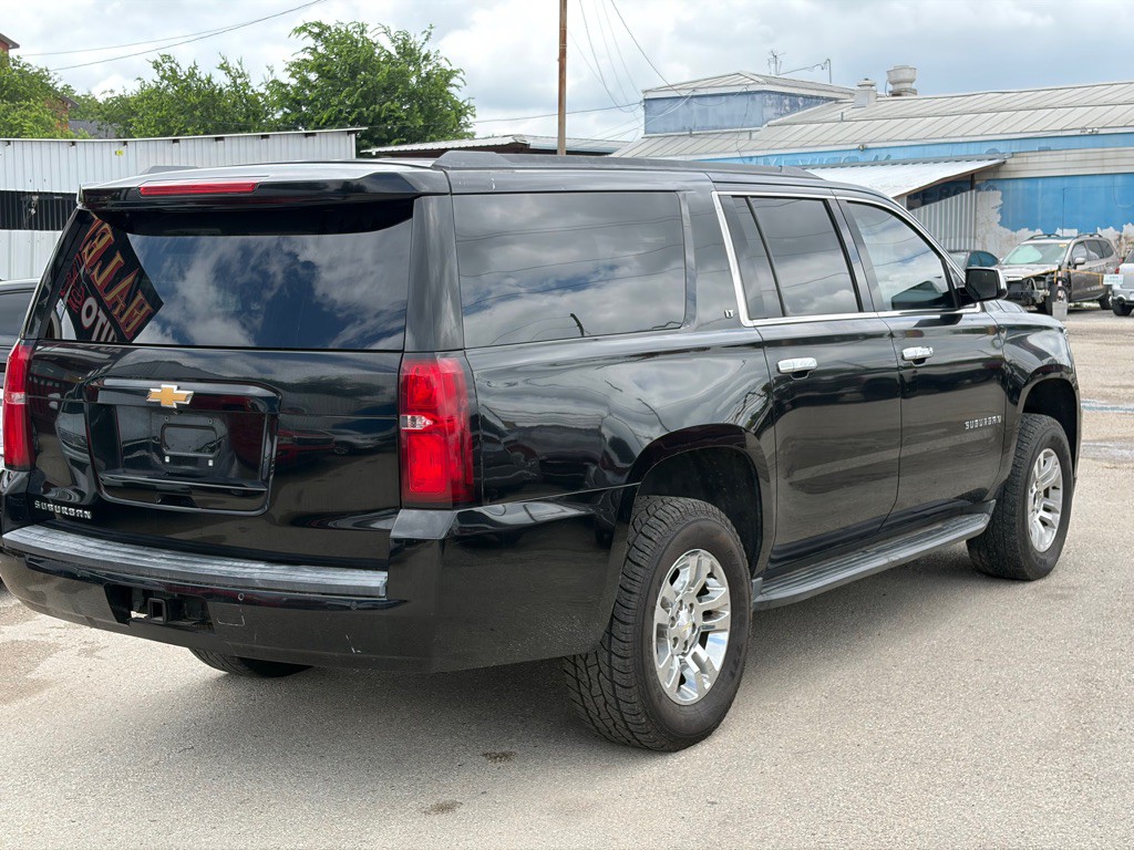 2017 Chevrolet Suburban Image 3