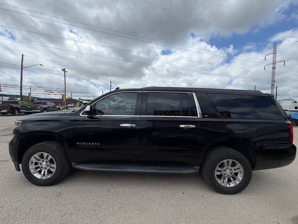 2017 Chevrolet Suburban Image 4