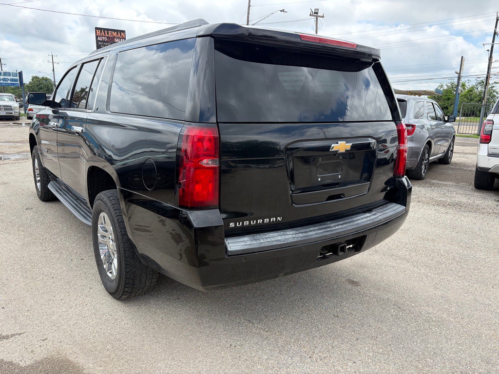 2017 Chevrolet Suburban Image 5