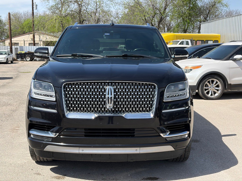 2020 Lincoln Navigator Image 2