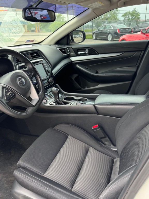 2017 Nissan Maxima Image 9