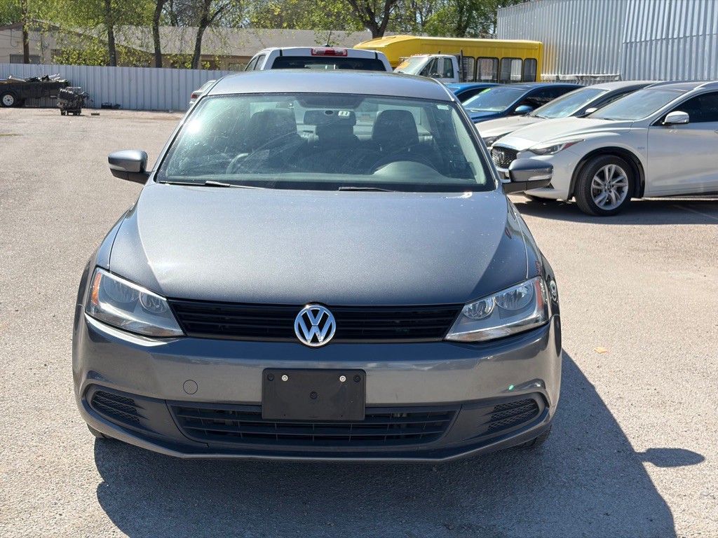 2012 Volkswagen Jetta Image 2