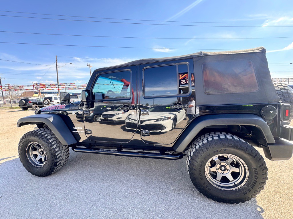 2017 Jeep Wrangler Unlimited Image 2