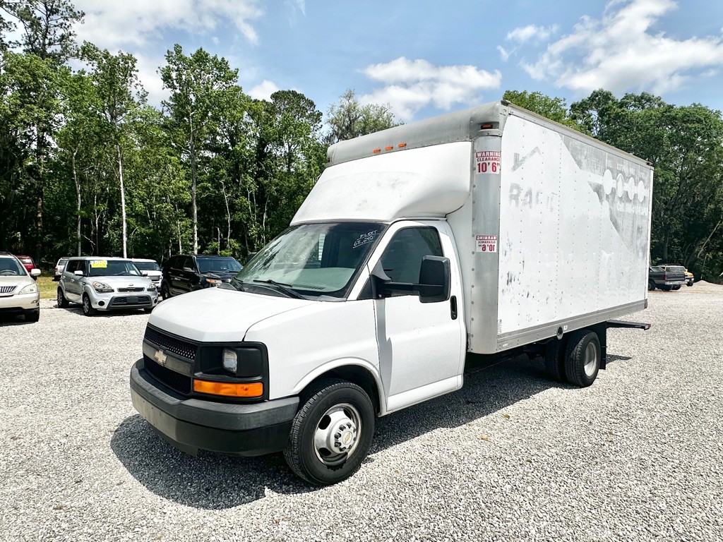 2013 Chevrolet Express Image 3