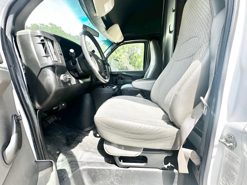 2013 Chevrolet Express Image 16
