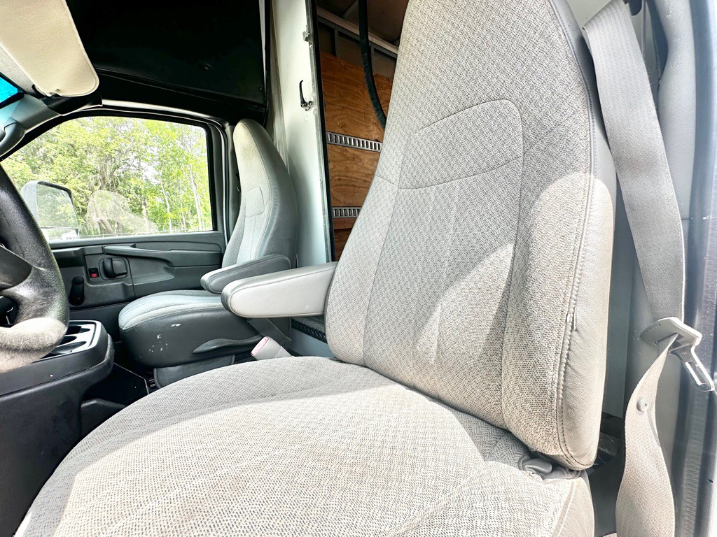 2013 Chevrolet Express Image 18