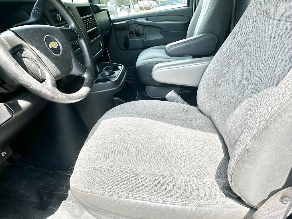 2013 Chevrolet Express Image 19