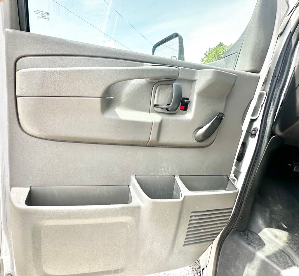2013 Chevrolet Express Image 20
