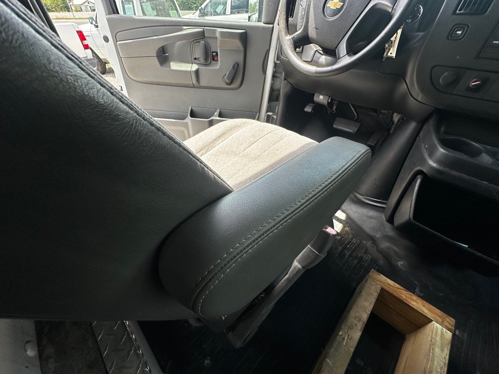 2013 Chevrolet Express Image 27