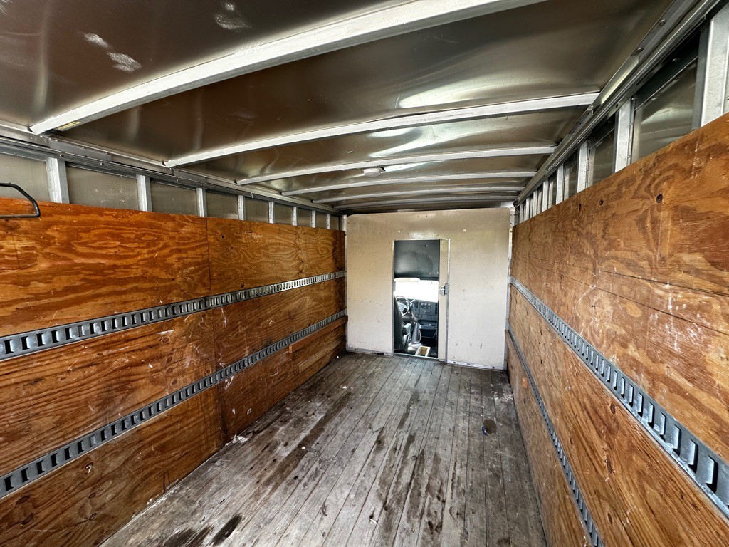 2013 Chevrolet Express Image 31