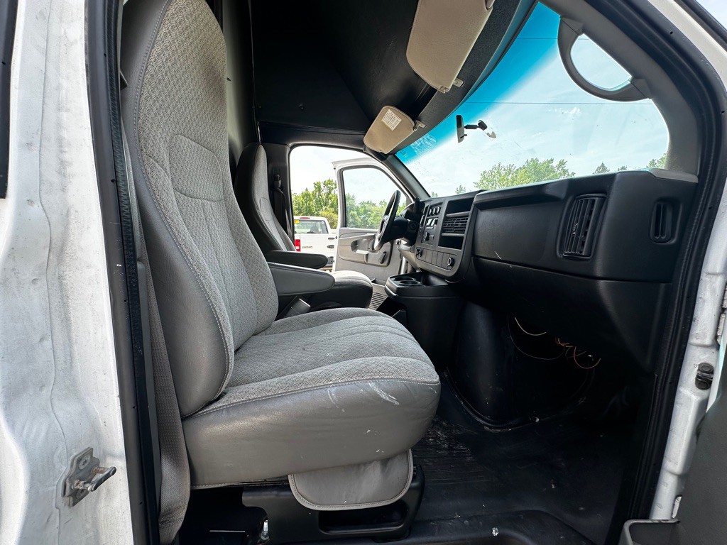 2013 Chevrolet Express Image 36