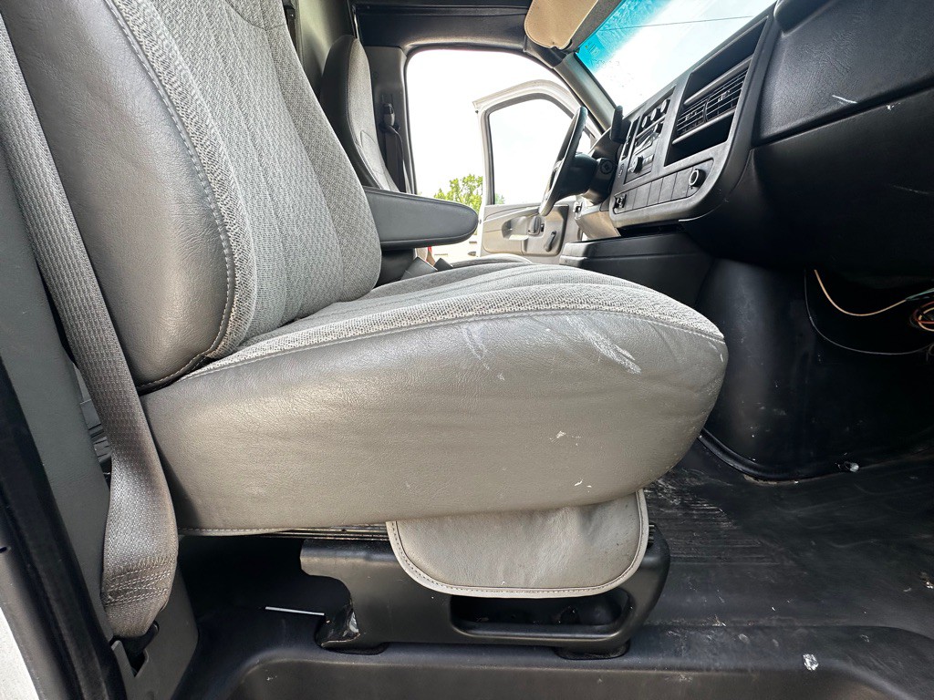 2013 Chevrolet Express Image 37