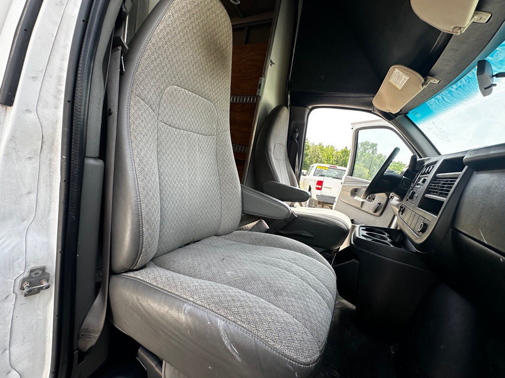 2013 Chevrolet Express Image 38