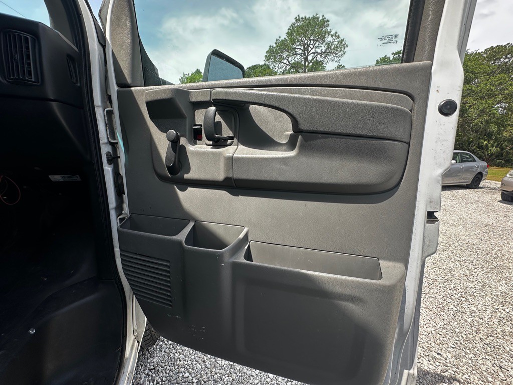 2013 Chevrolet Express Image 42