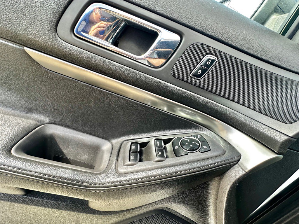 2015 Ford Explorer Image 18