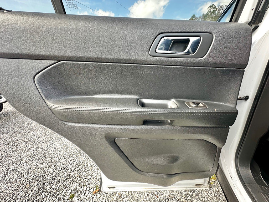 2015 Ford Explorer Image 32