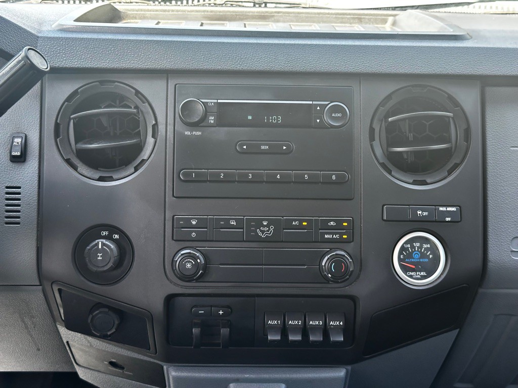 2015 Ford F-250 Image 40