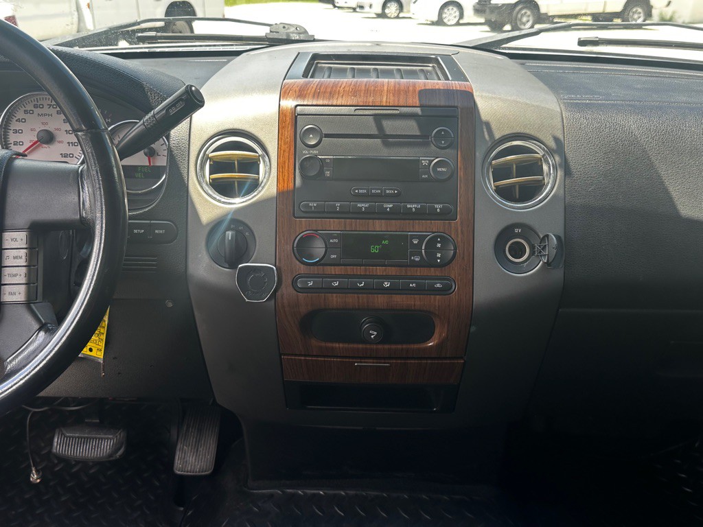2004 Ford F-150 Image 30