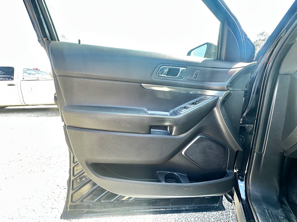 2015 Ford Explorer Image 18