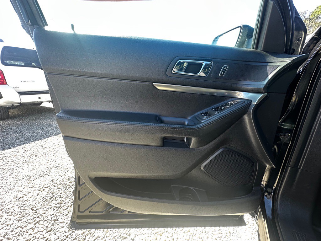 2015 Ford Explorer Image 16