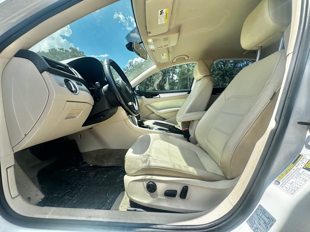 2013 Volkswagen Passat Image 13