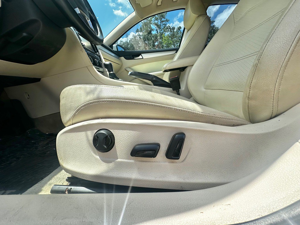 2013 Volkswagen Passat Image 14