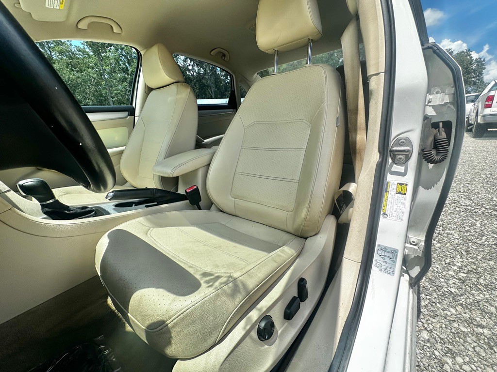 2013 Volkswagen Passat Image 15