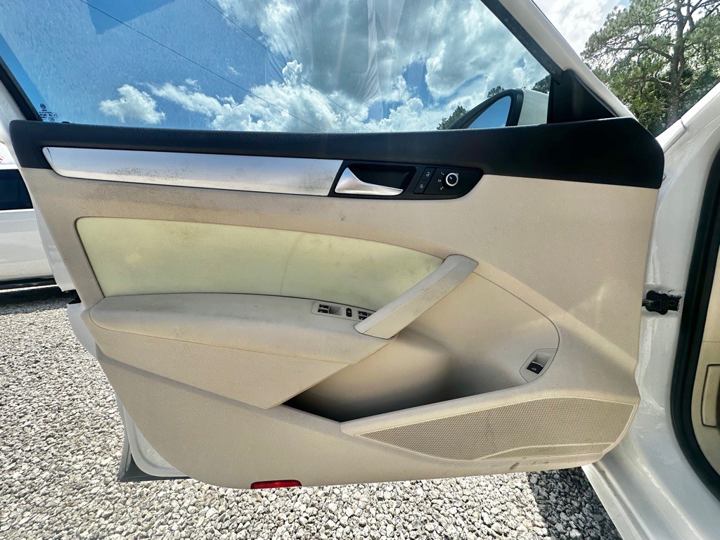 2013 Volkswagen Passat Image 17
