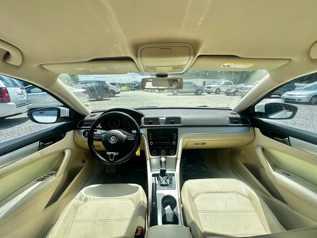 2013 Volkswagen Passat Image 18