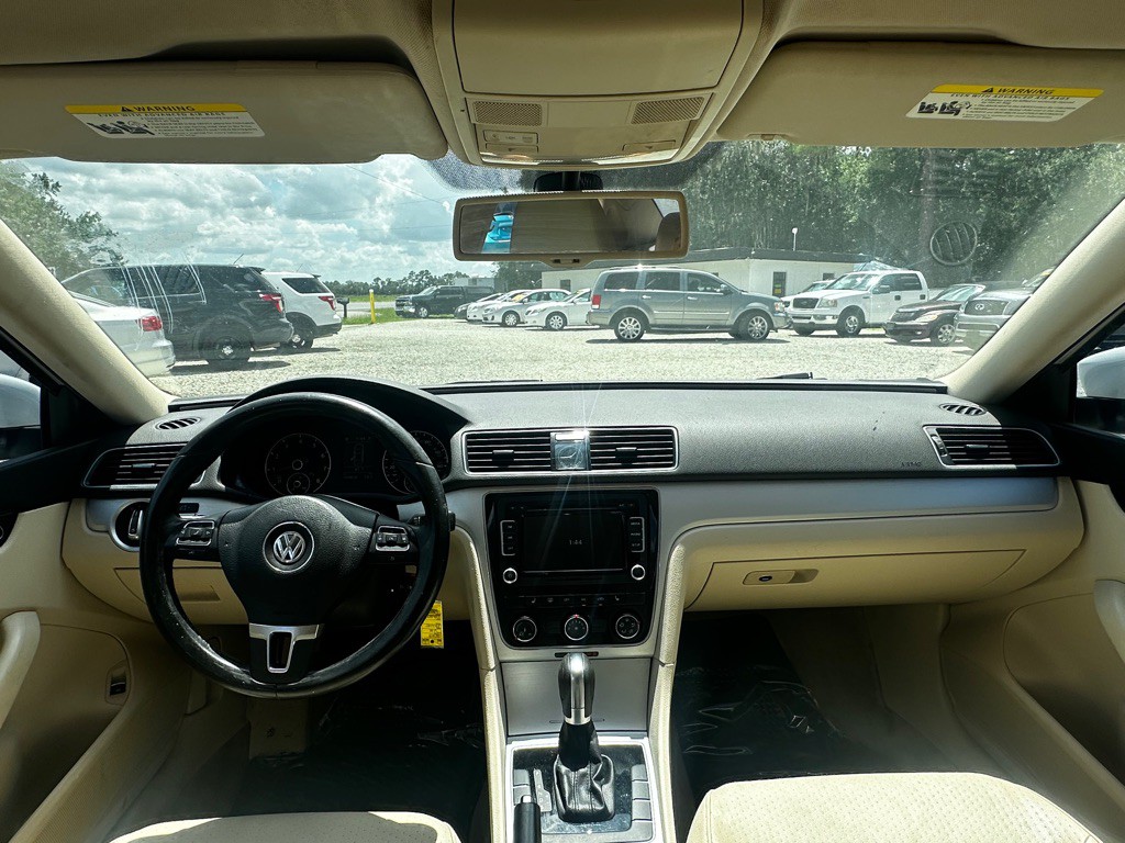 2013 Volkswagen Passat Image 19
