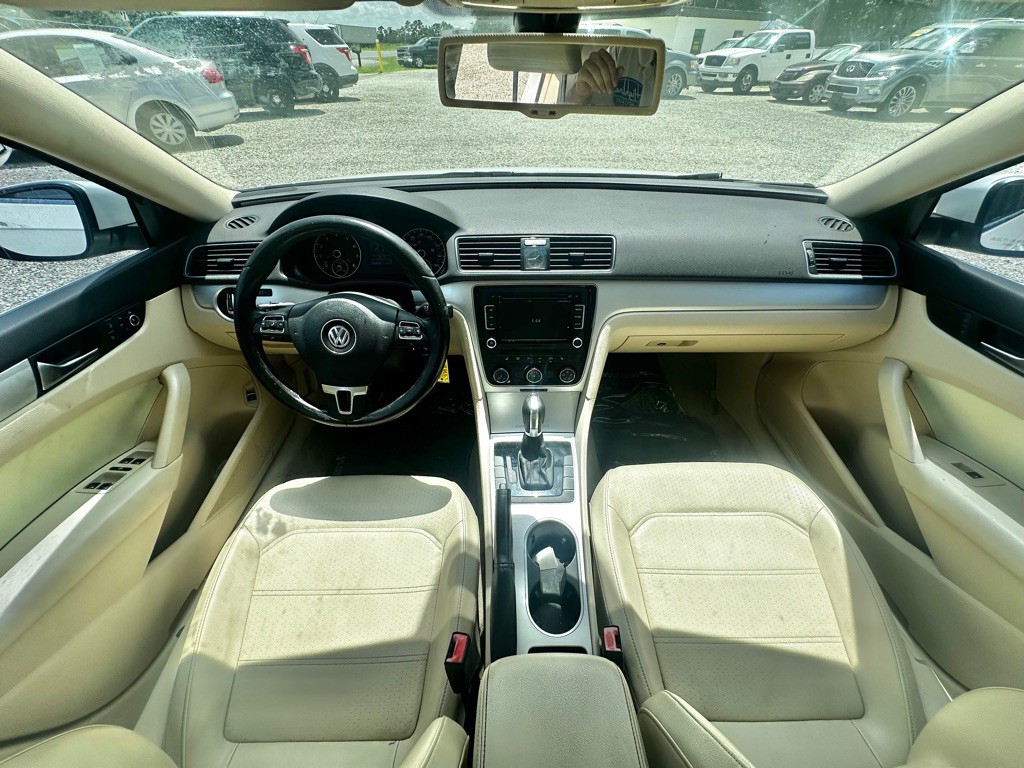 2013 Volkswagen Passat Image 20