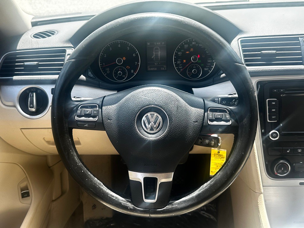 2013 Volkswagen Passat Image 21