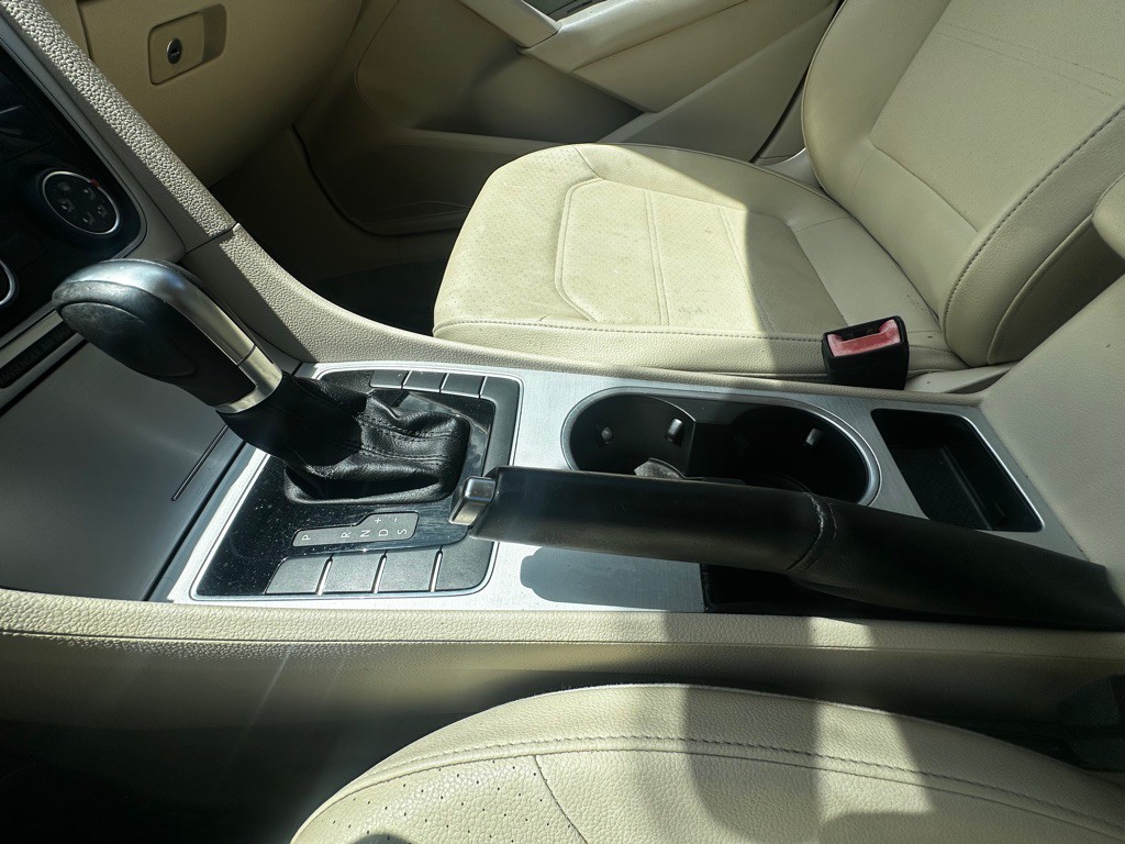 2013 Volkswagen Passat Image 24