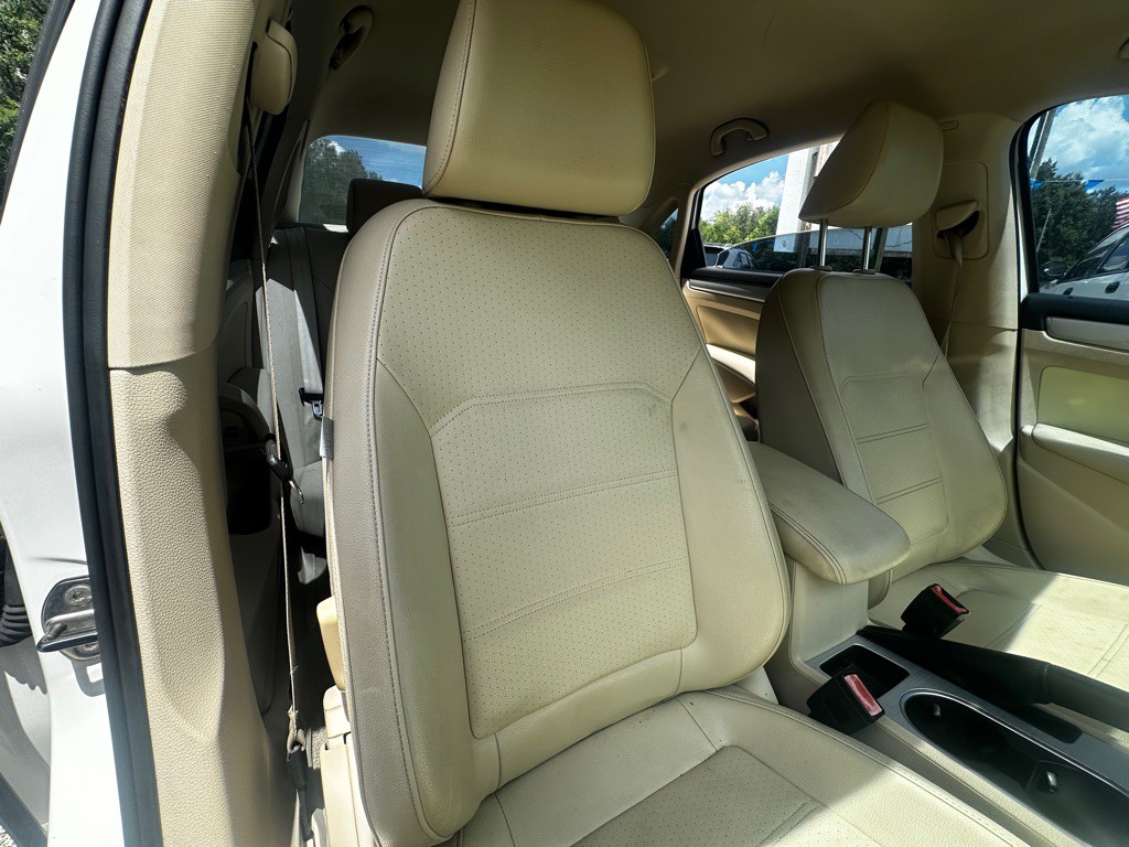 2013 Volkswagen Passat Image 30