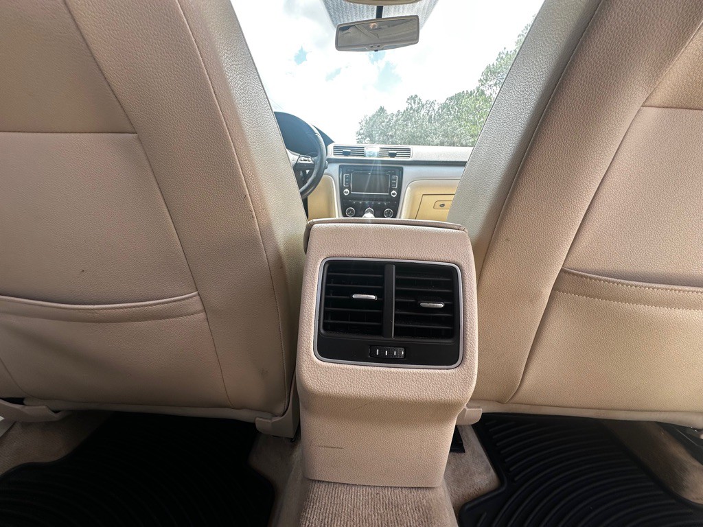 2013 Volkswagen Passat Image 33