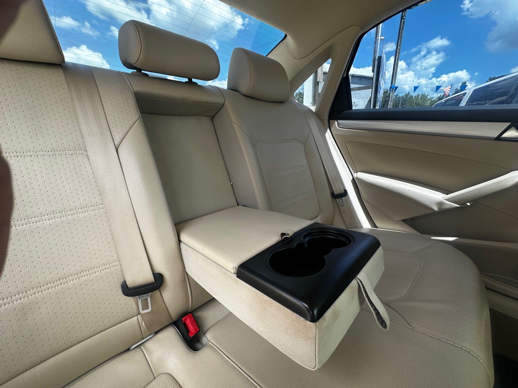 2013 Volkswagen Passat Image 34