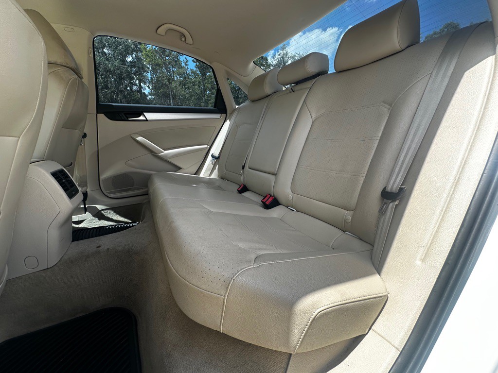 2013 Volkswagen Passat Image 37