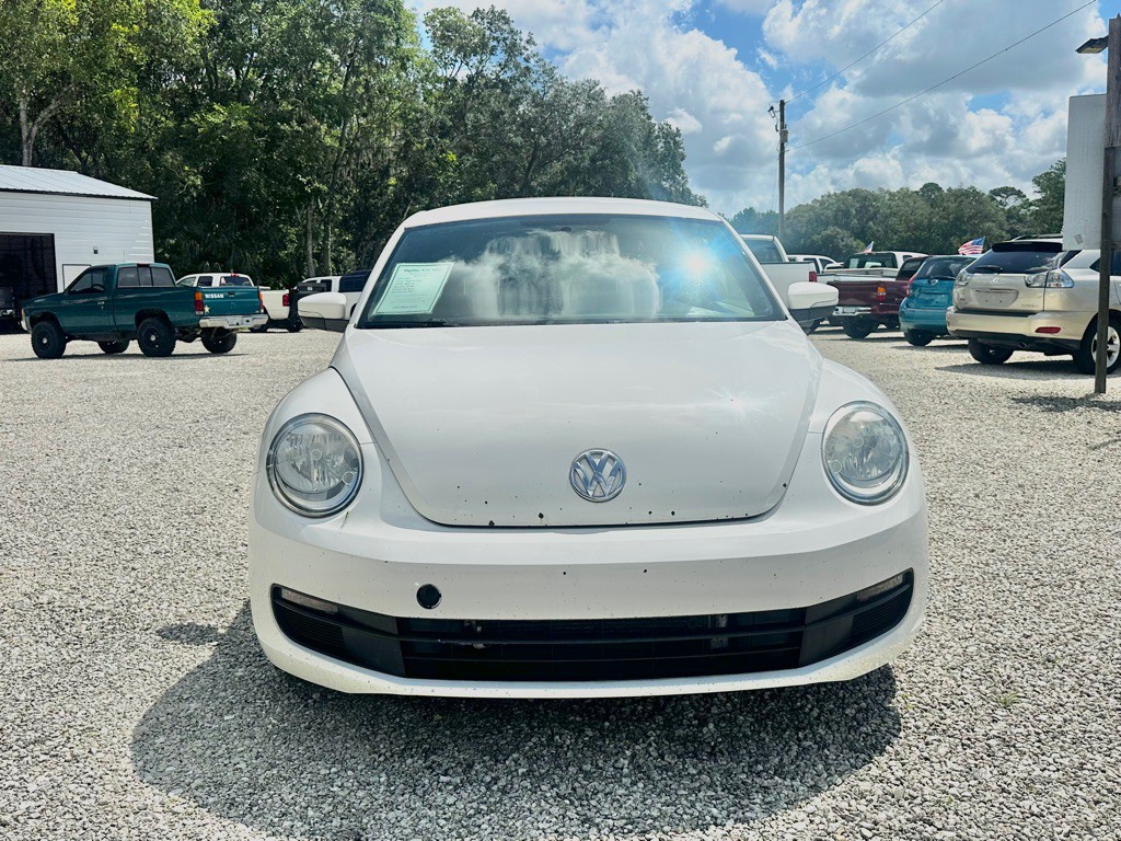 2012 Volkswagen Beetle Image 2
