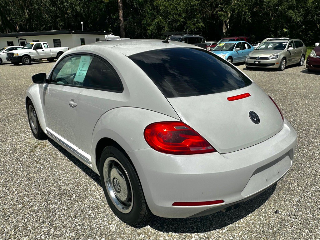 2012 Volkswagen Beetle Image 5
