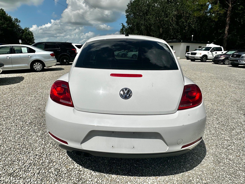 2012 Volkswagen Beetle Image 6