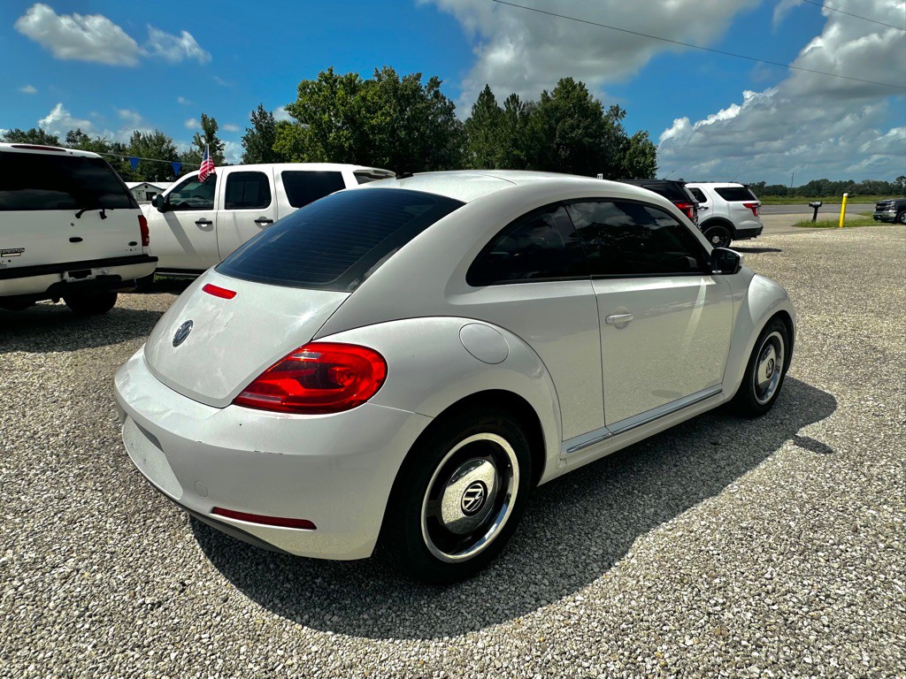 2012 Volkswagen Beetle Image 7