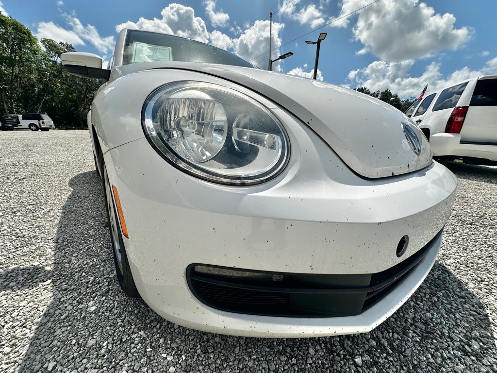 2012 Volkswagen Beetle Image 11