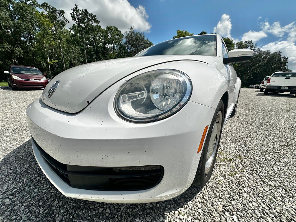 2012 Volkswagen Beetle Image 12